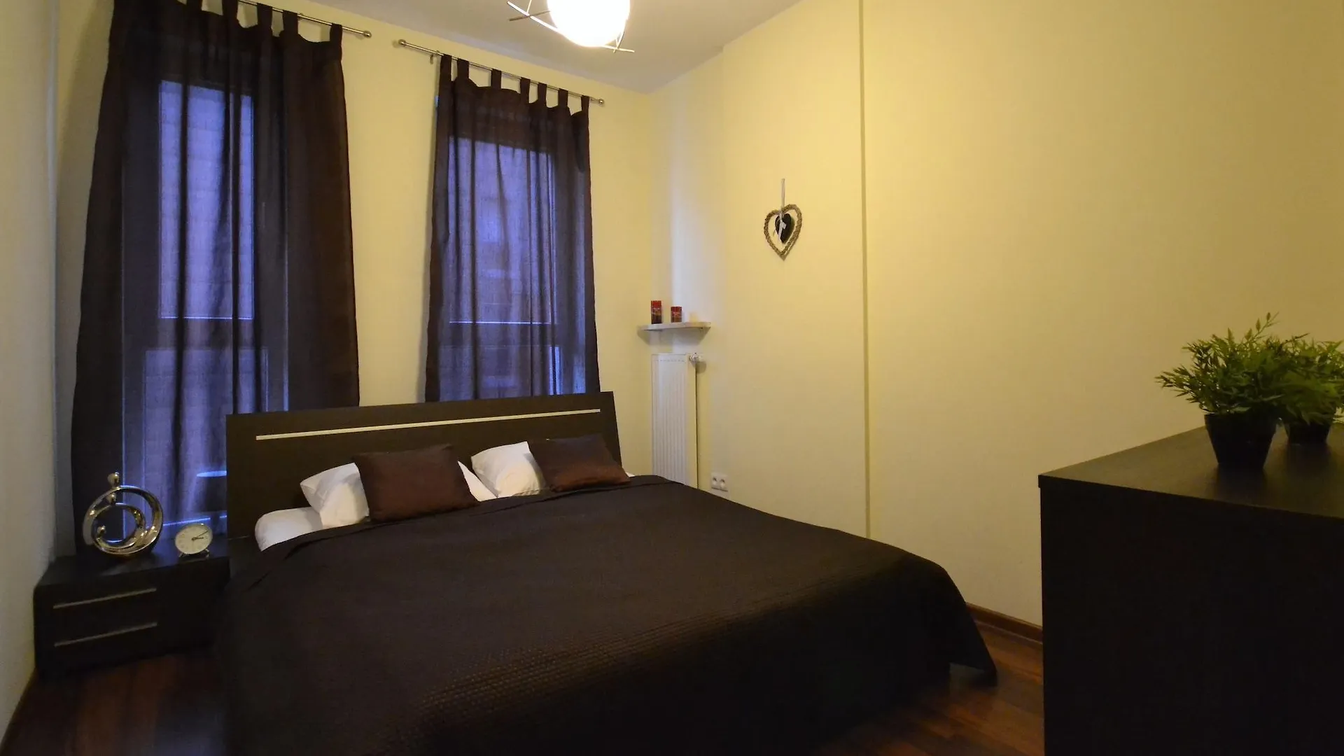 Senator Warsaw Apartments