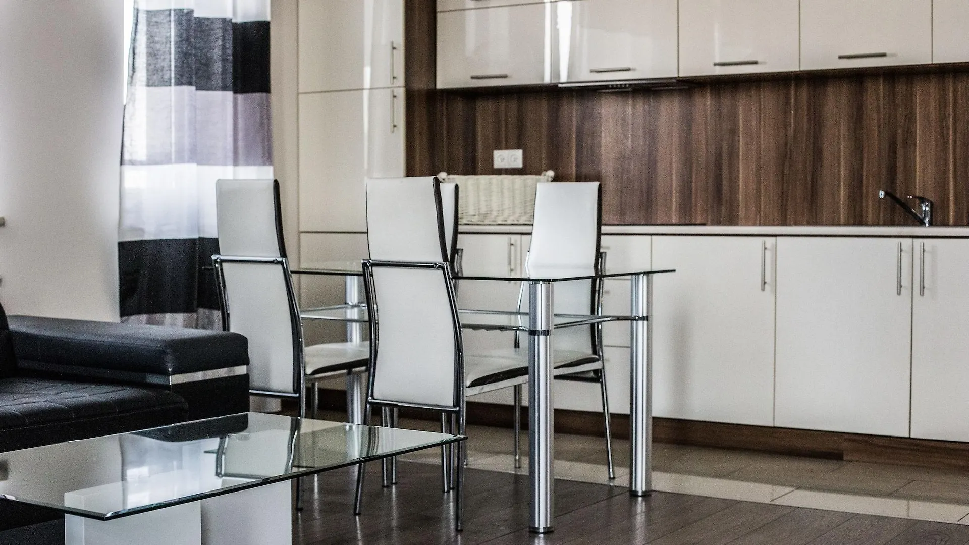 Senator Warsaw Apartments 0*,  폴란드