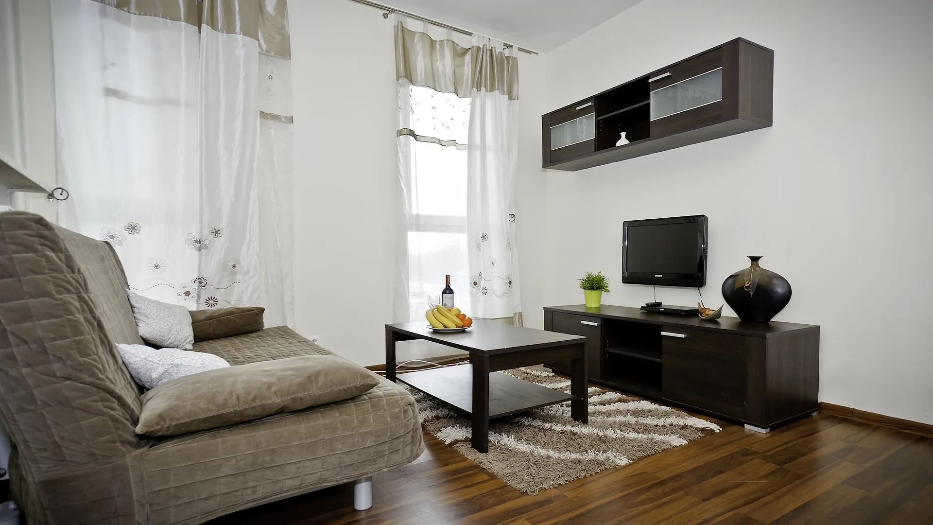 Senator Warsaw Apartments